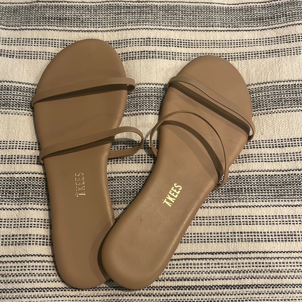 Tkees sandals size 8 brand new never worn